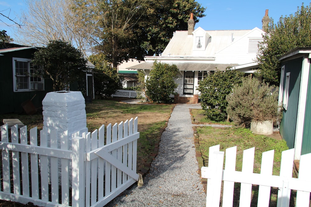 riverboat bed and breakfast