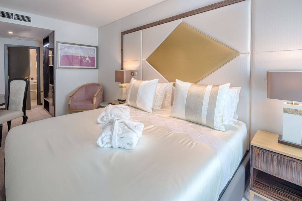 meraprime gold design hotel