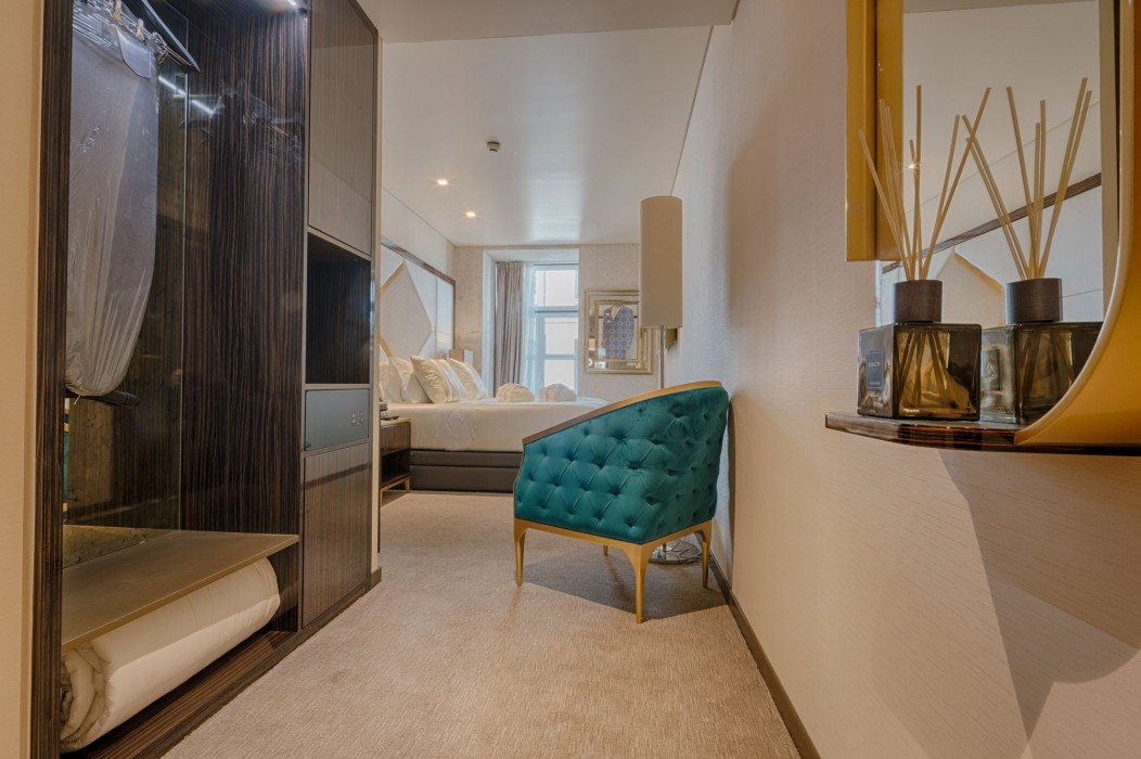 meraprime gold design hotel