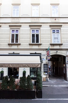 tesla boutique apartments and rooms