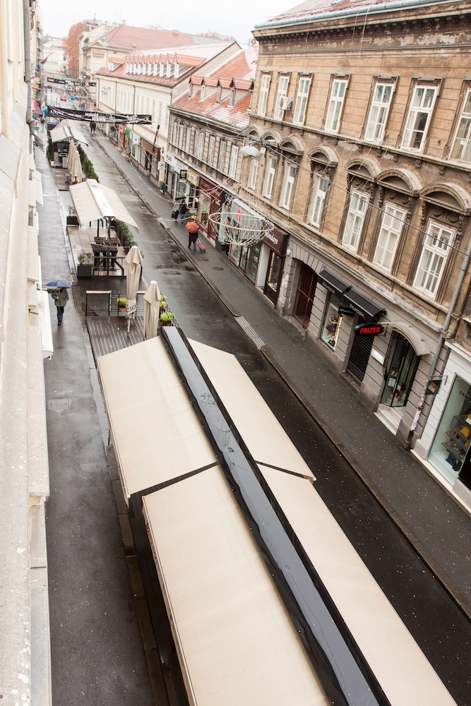 tesla boutique apartments and rooms