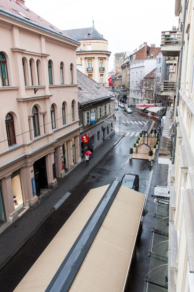 tesla boutique apartments and rooms