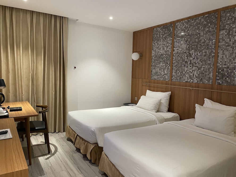 majestic premium hotel