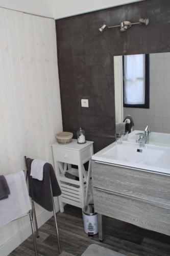 une chambre en ville