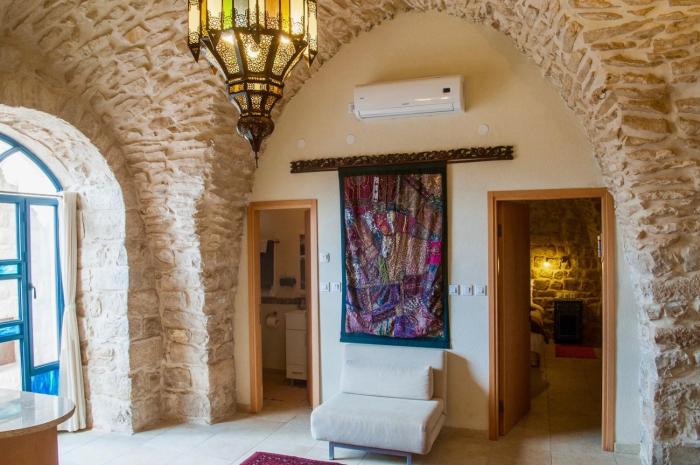 artist quarter guesthouse bandb