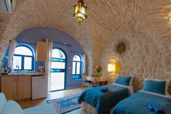 artist quarter guesthouse bandb