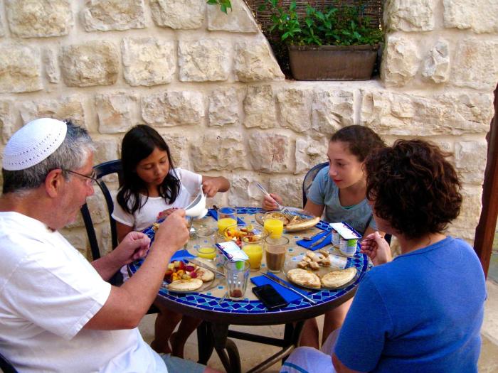 artist quarter guesthouse bandb