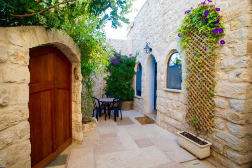 artist quarter guesthouse bandb