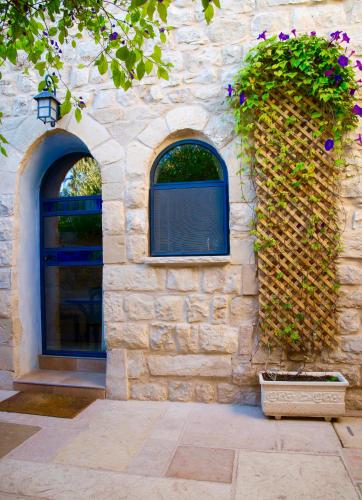 artist quarter guesthouse bandb