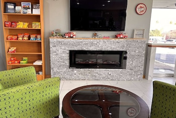 travelodge by wyndham bloomington