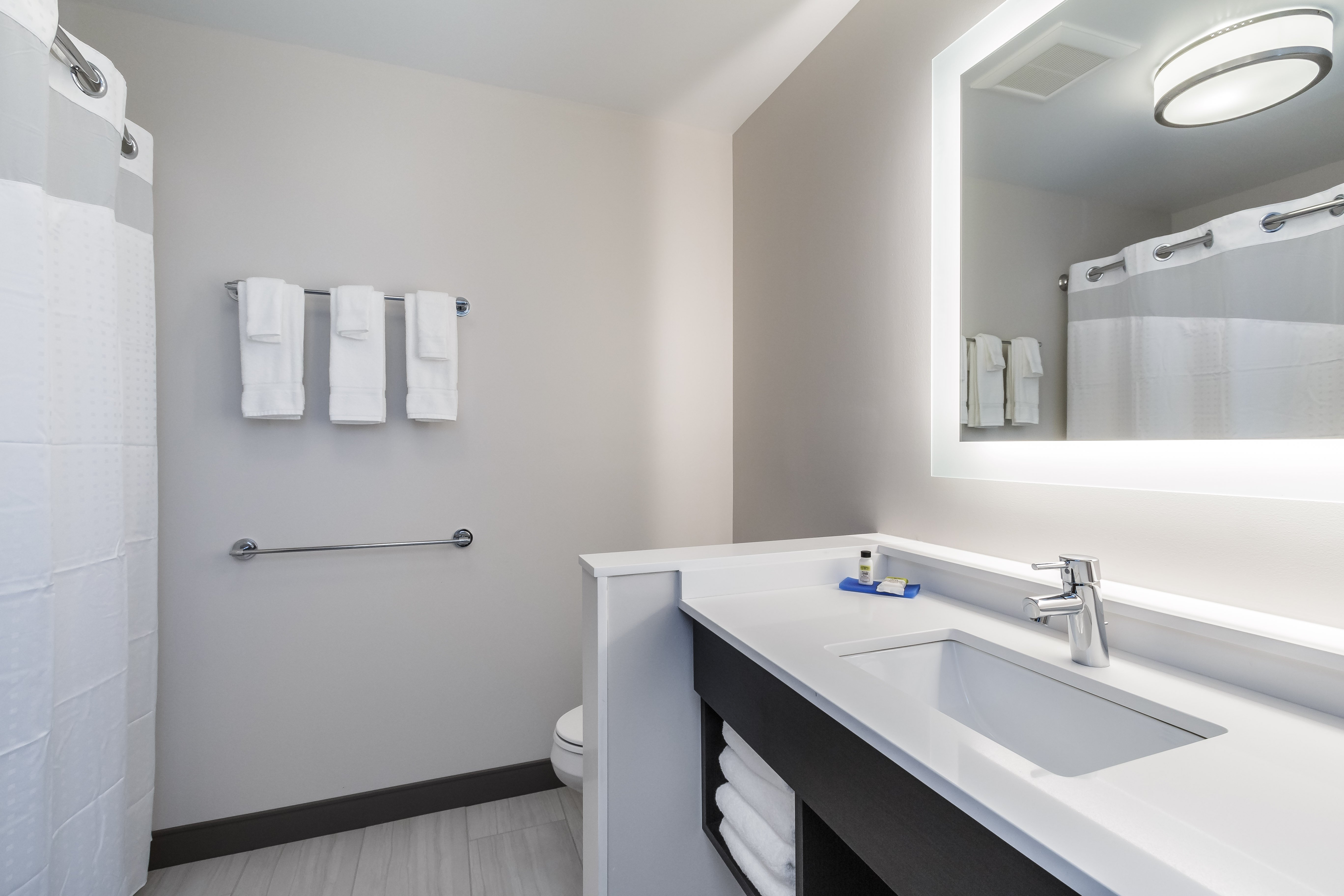 holiday inn express and suites south bend casino