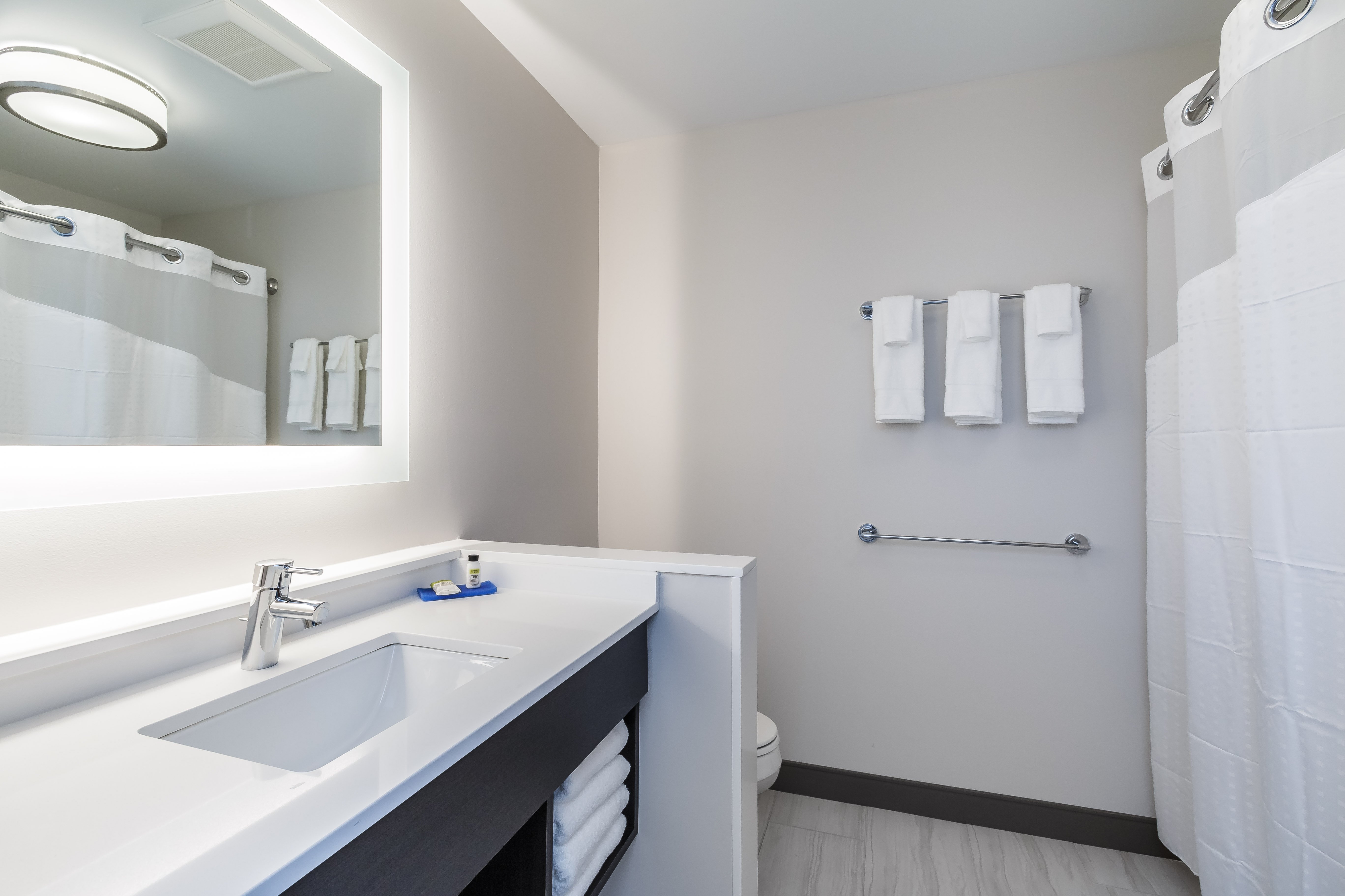 holiday inn express and suites south bend casino