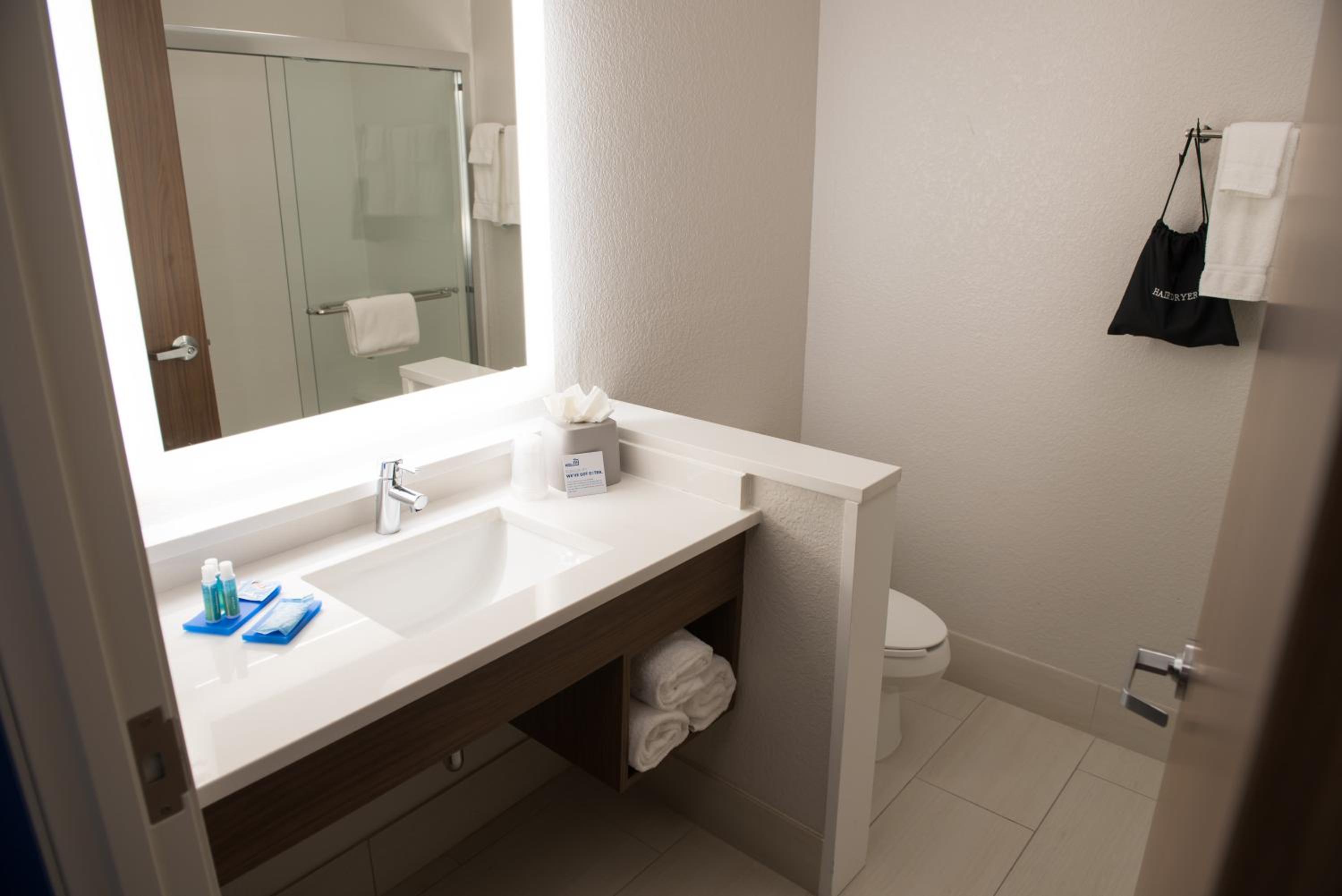 holiday inn express and suites merrillville an ihg hotel
