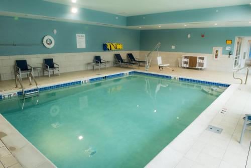 holiday inn express and suites merrillville an ihg hotel
