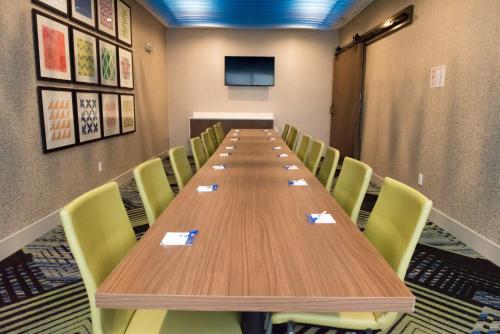 holiday inn express and suites merrillville an ihg hotel