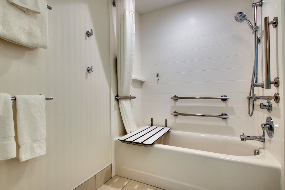 holiday inn express and suites findlay north an ihg hotel
