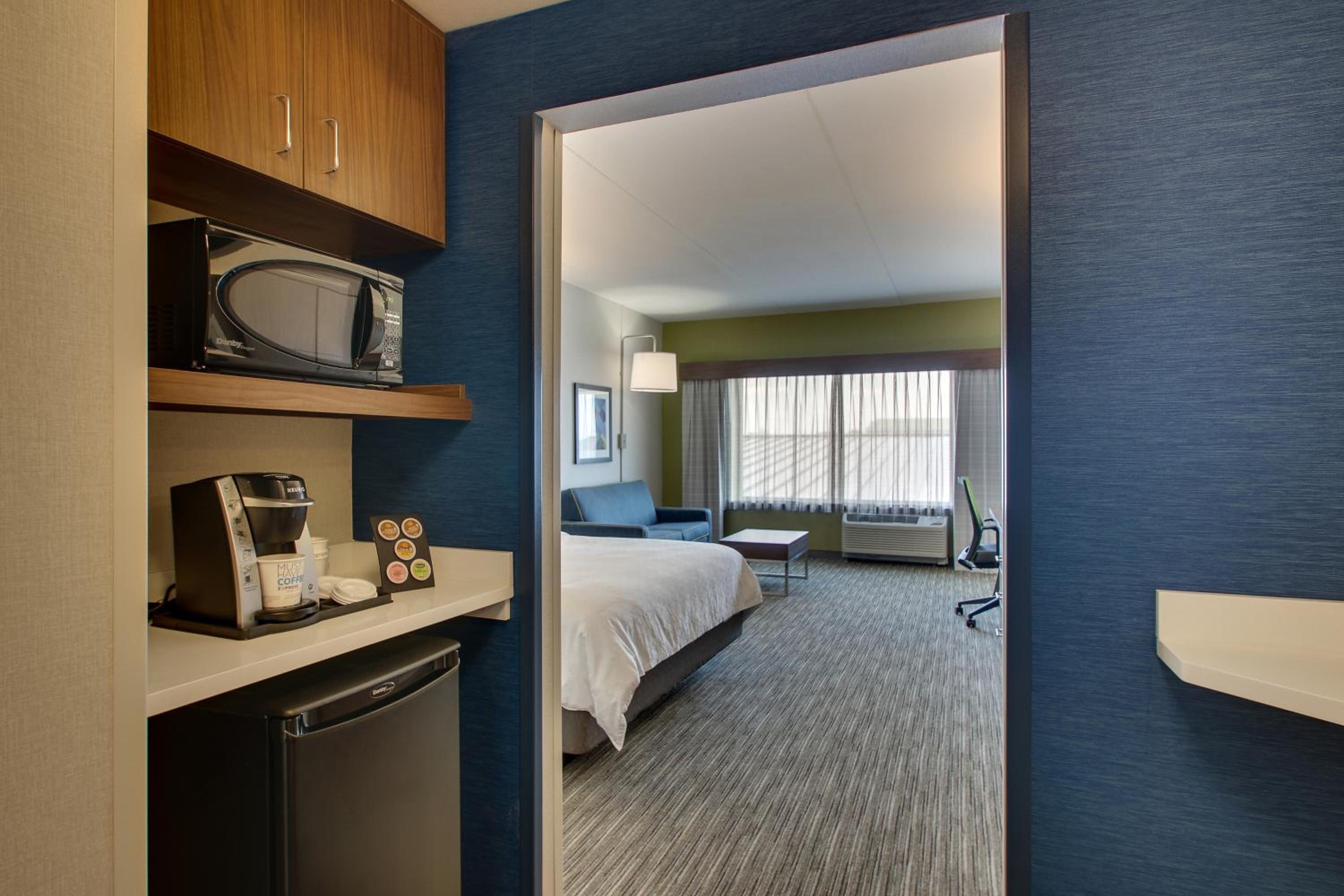 holiday inn express and suites findlay north an ihg hotel