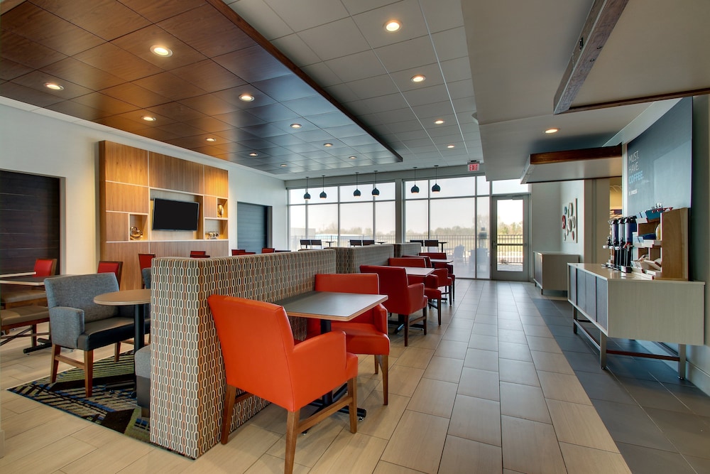 holiday inn express and suites findlay north an ihg hotel