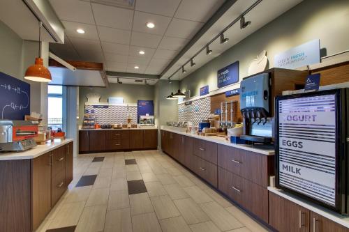 holiday inn express and suites findlay north an ihg hotel