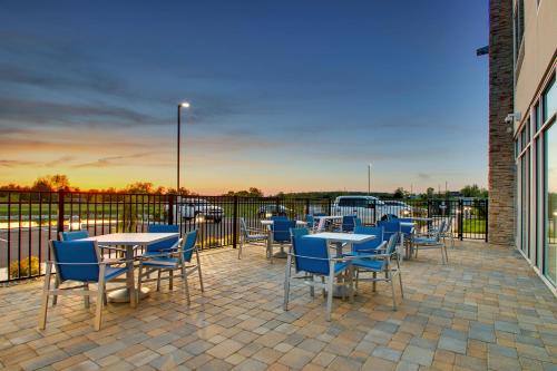 holiday inn express and suites findlay north an ihg hotel