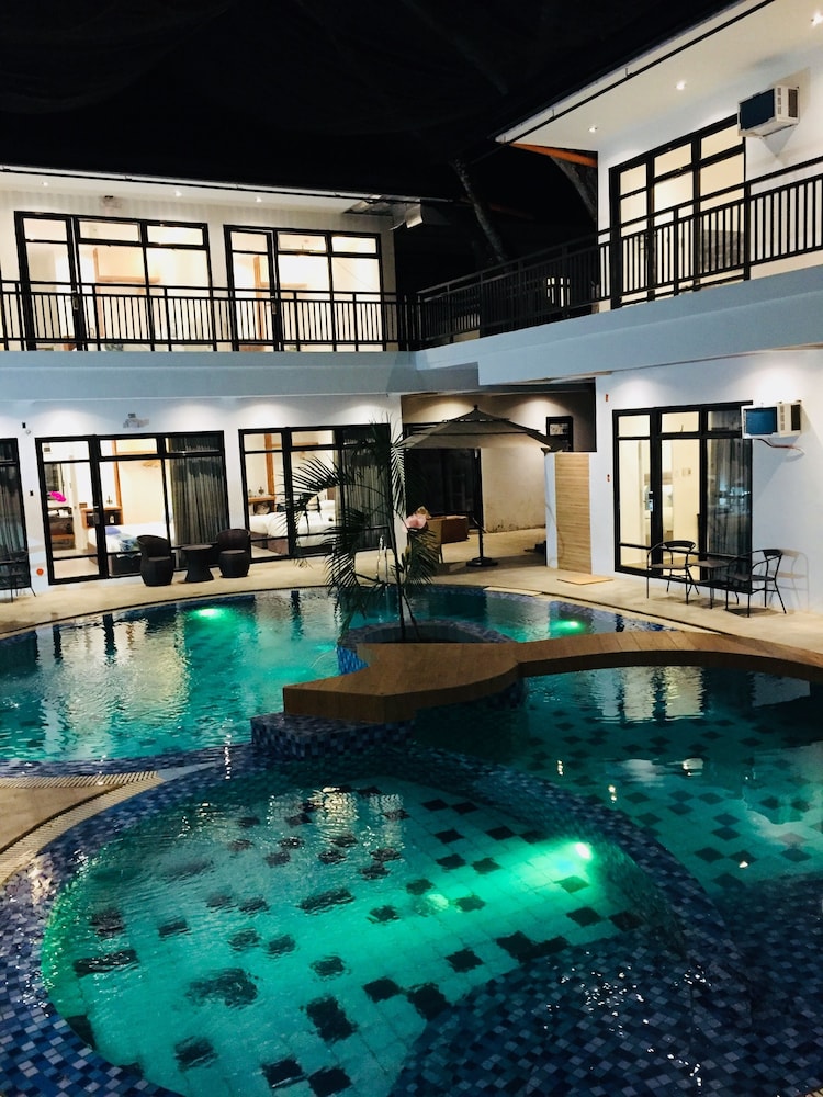 white breeze palawan boutique hotel