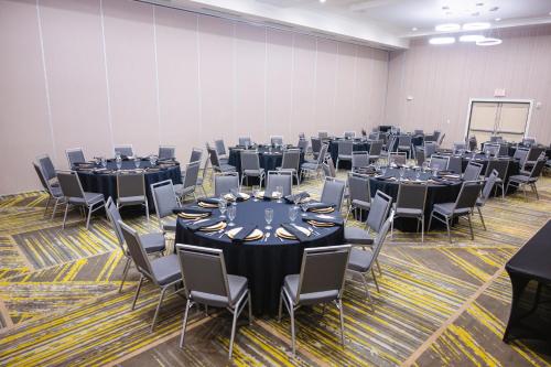 holiday inn and suites houston nw willowbrook