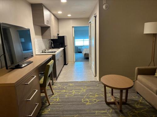 holiday inn and suites houston nw willowbrook