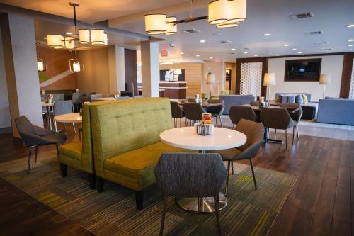 holiday inn and suites houston nw willowbrook
