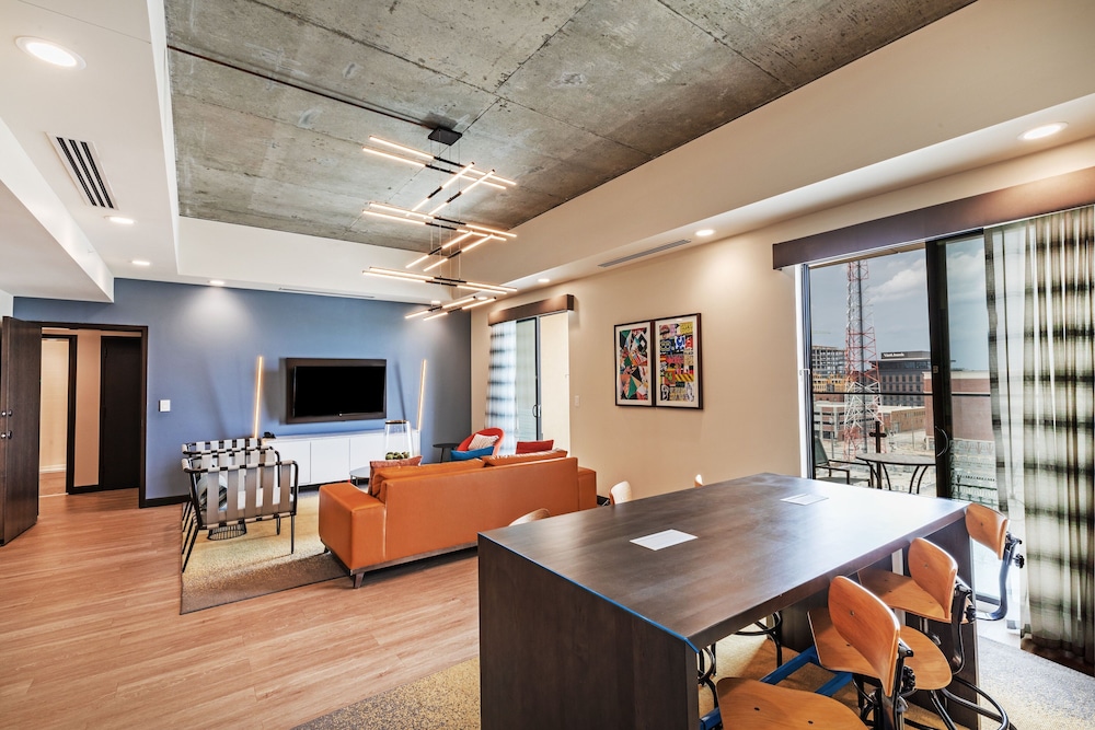hotel indigo tulsa dwtn entertainment area an ihg hotel