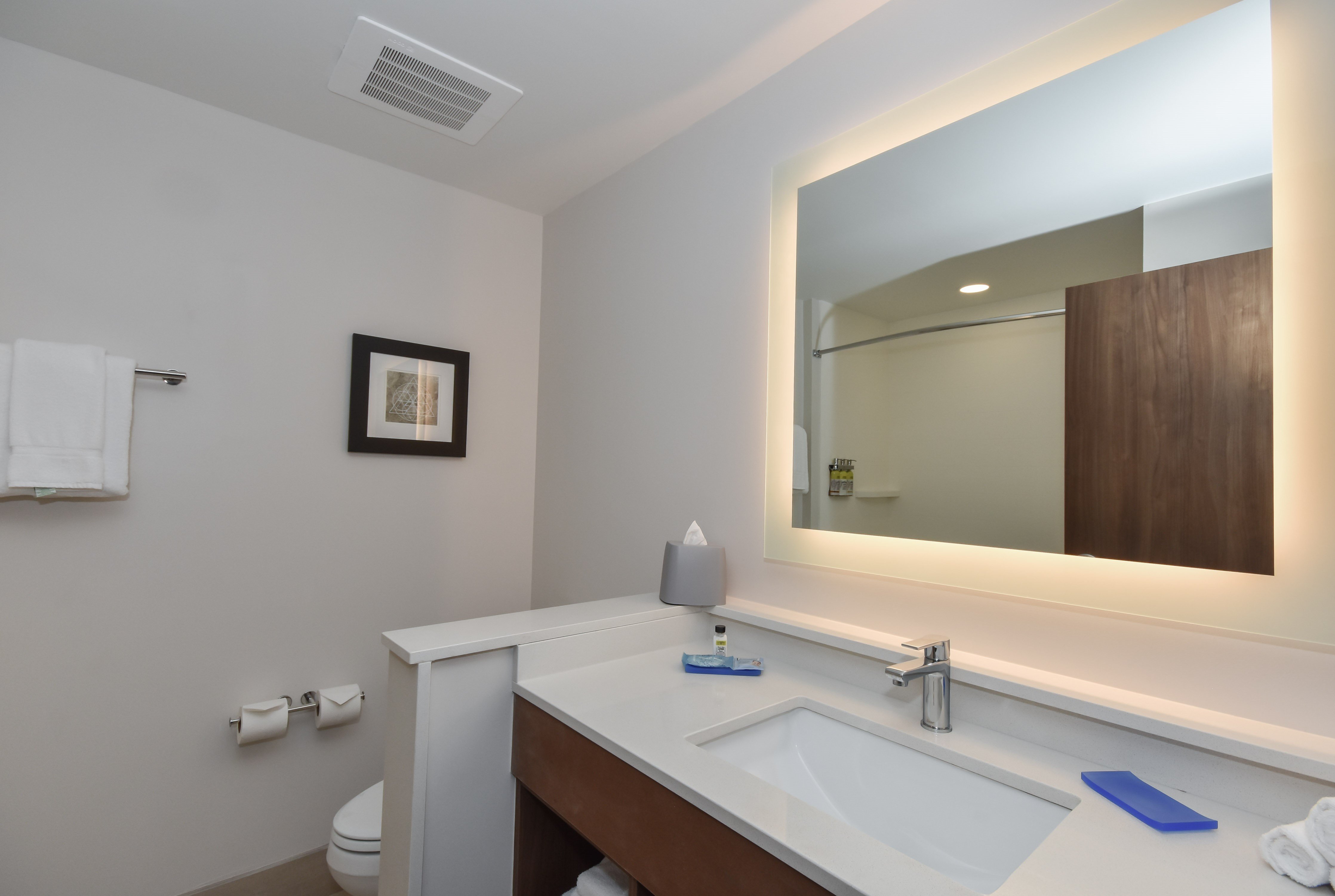 hol inn exp and suites charlotte ballantyne