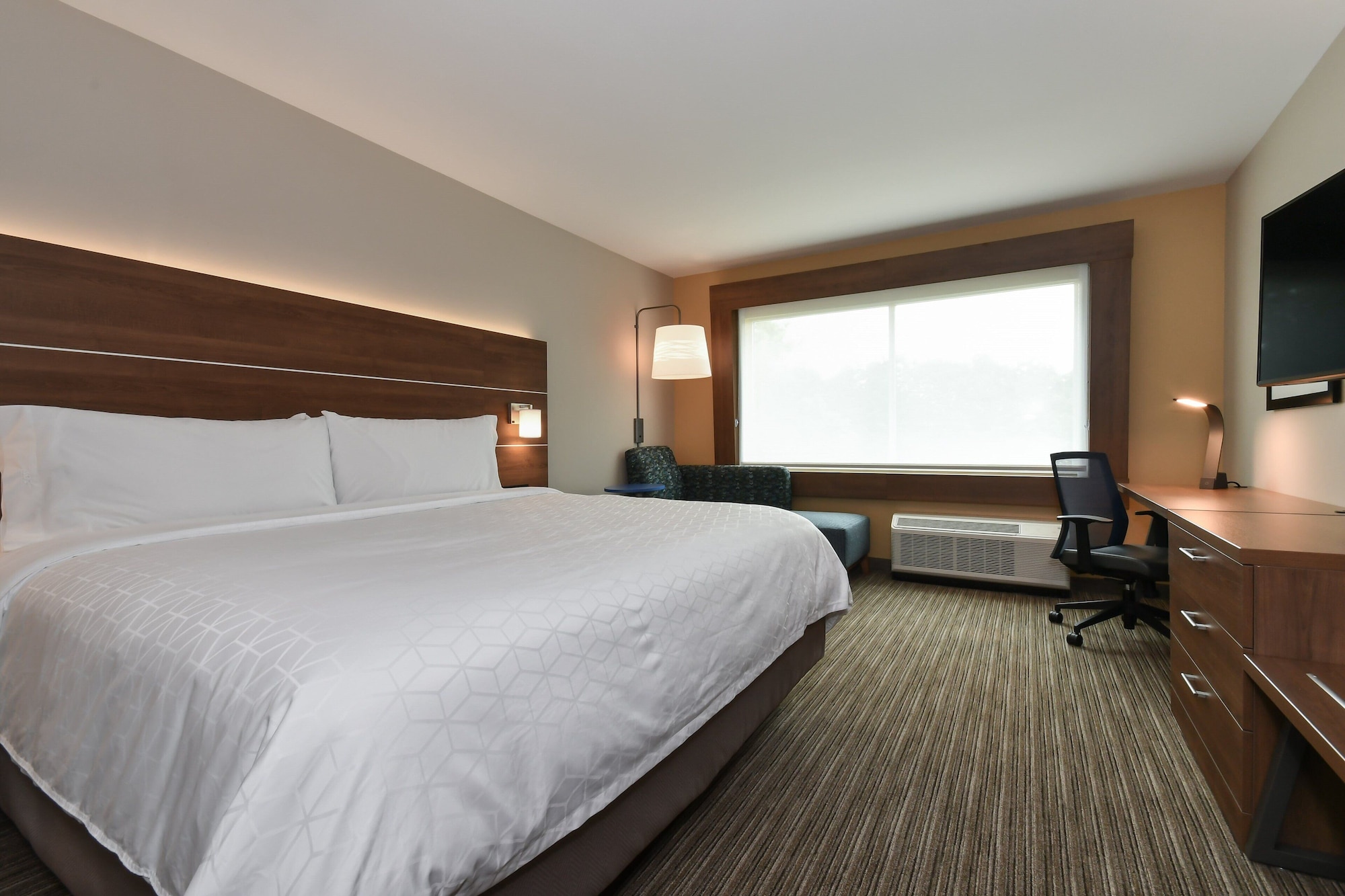hol inn exp and suites charlotte ballantyne
