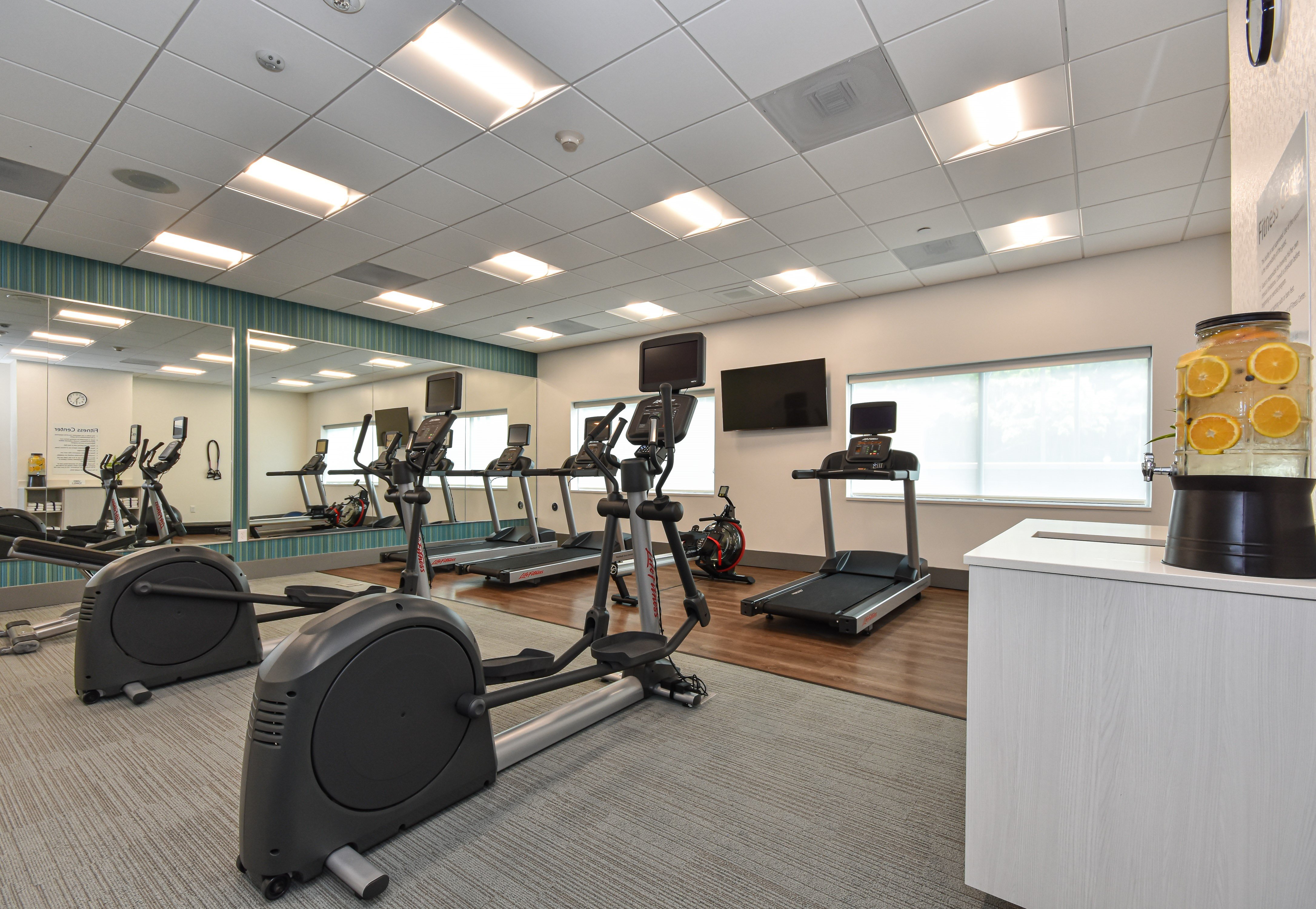 hol inn exp and suites charlotte ballantyne