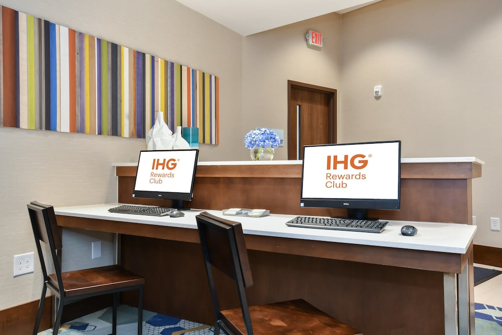 hol inn exp and suites charlotte ballantyne