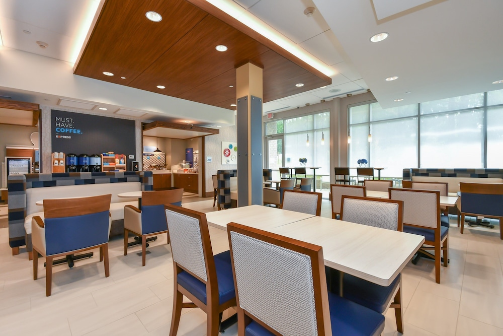 hol inn exp and suites charlotte ballantyne