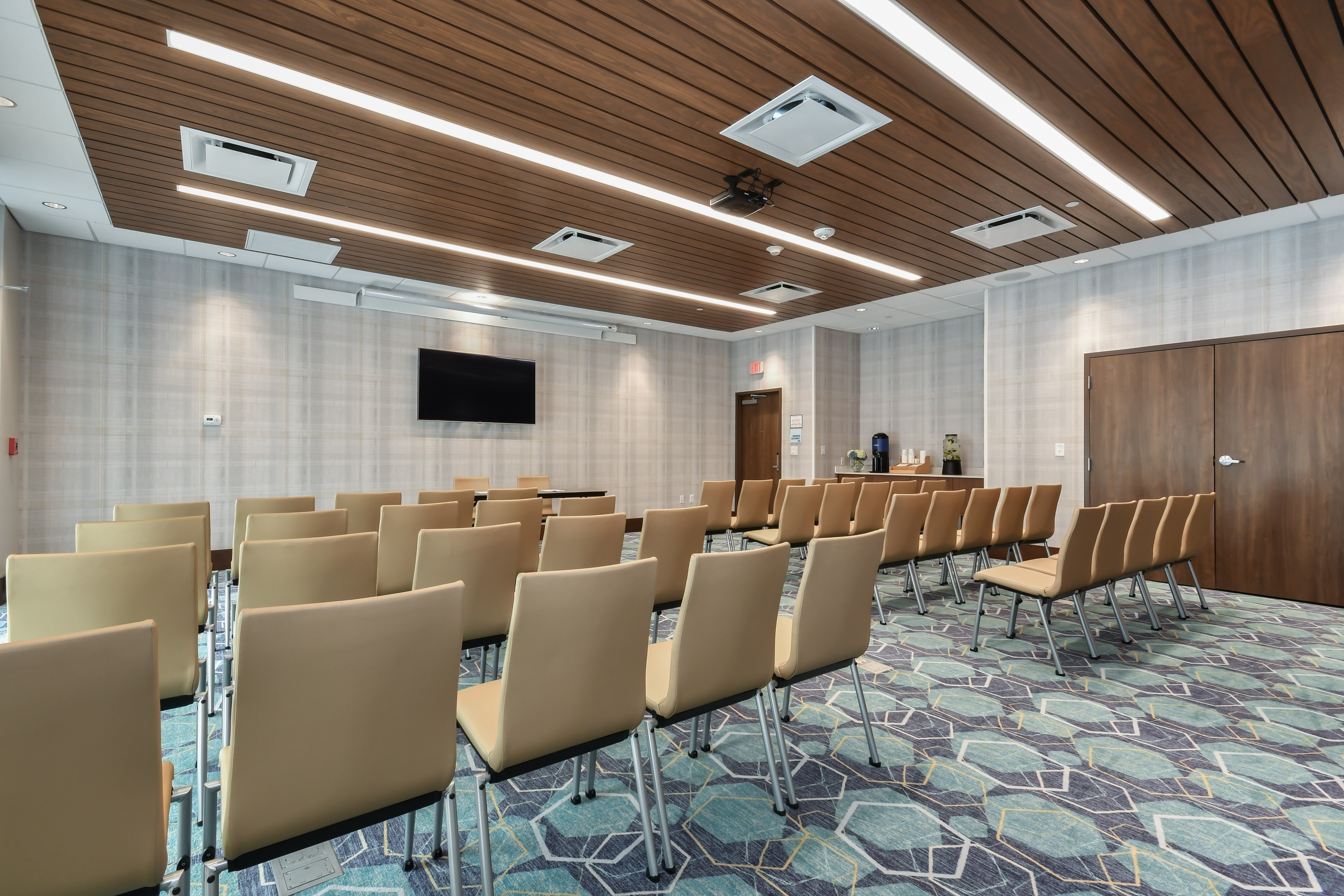 hol inn exp and suites charlotte ballantyne