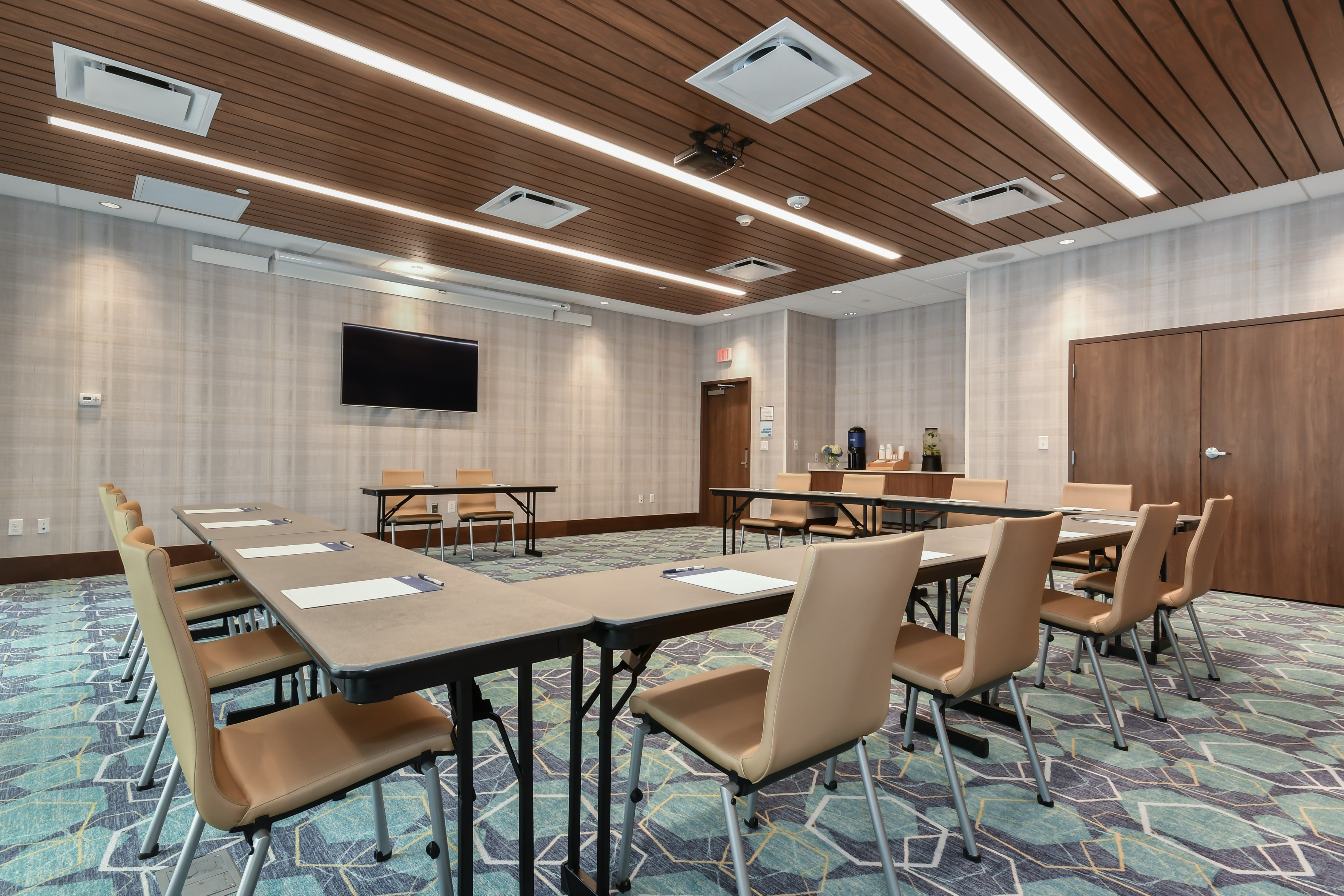 hol inn exp and suites charlotte ballantyne