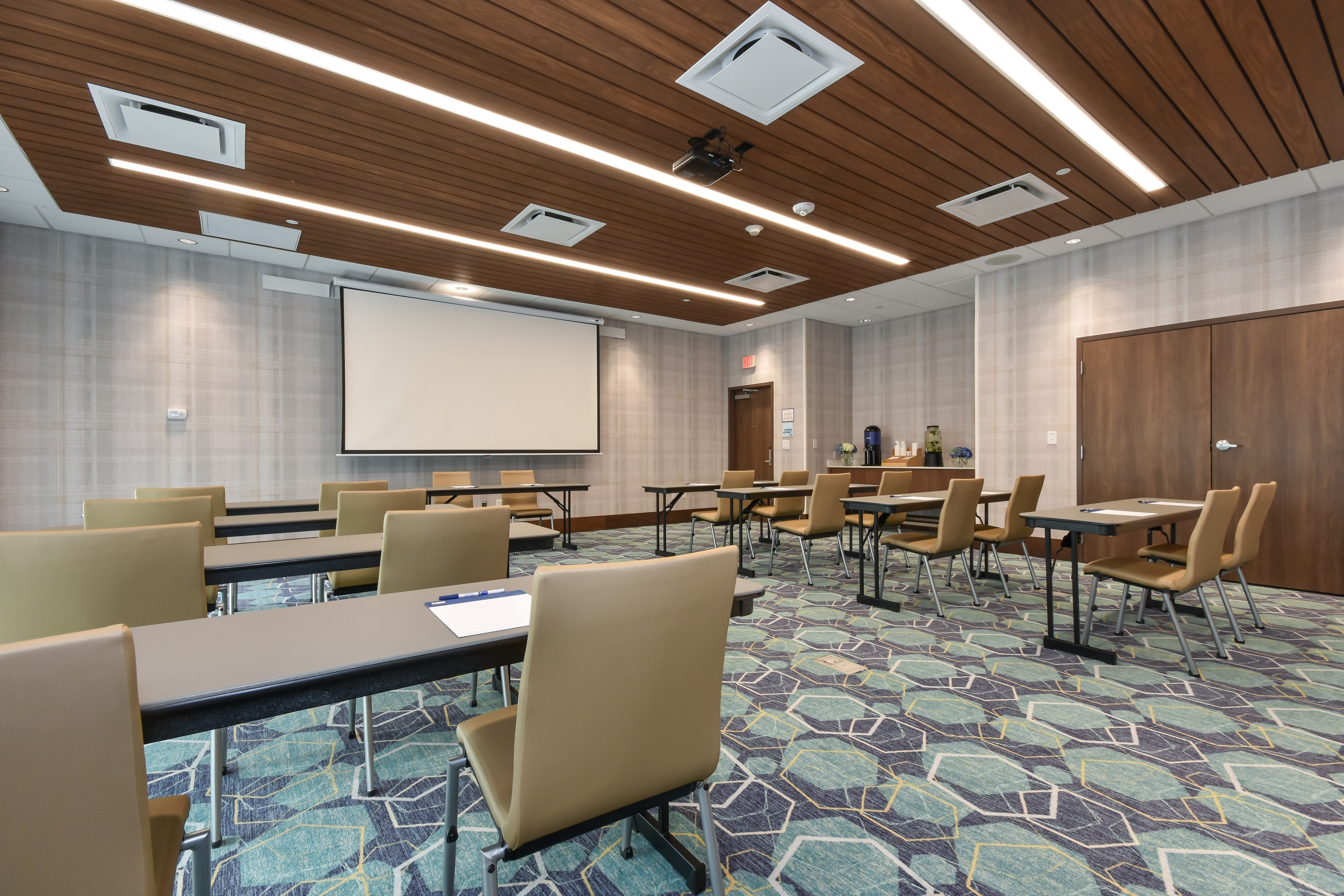 hol inn exp and suites charlotte ballantyne
