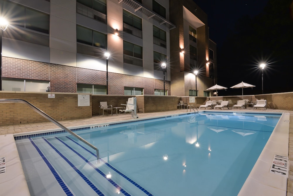 hol inn exp and suites charlotte ballantyne