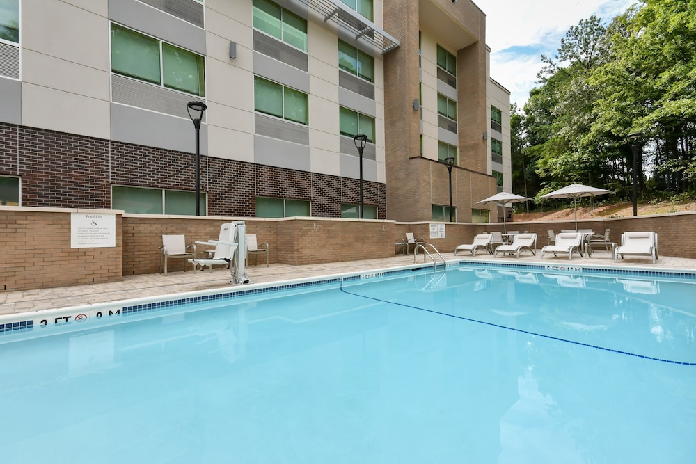 hol inn exp and suites charlotte ballantyne