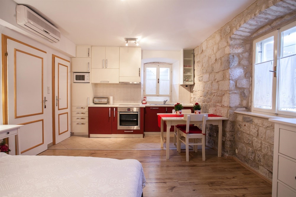 apartment and room ursa