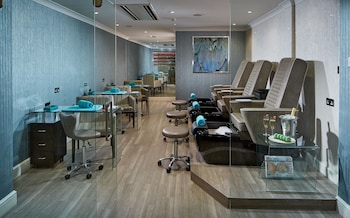 Rowhill Grange Hotel & Utopia Spa,In The Business District,4 star