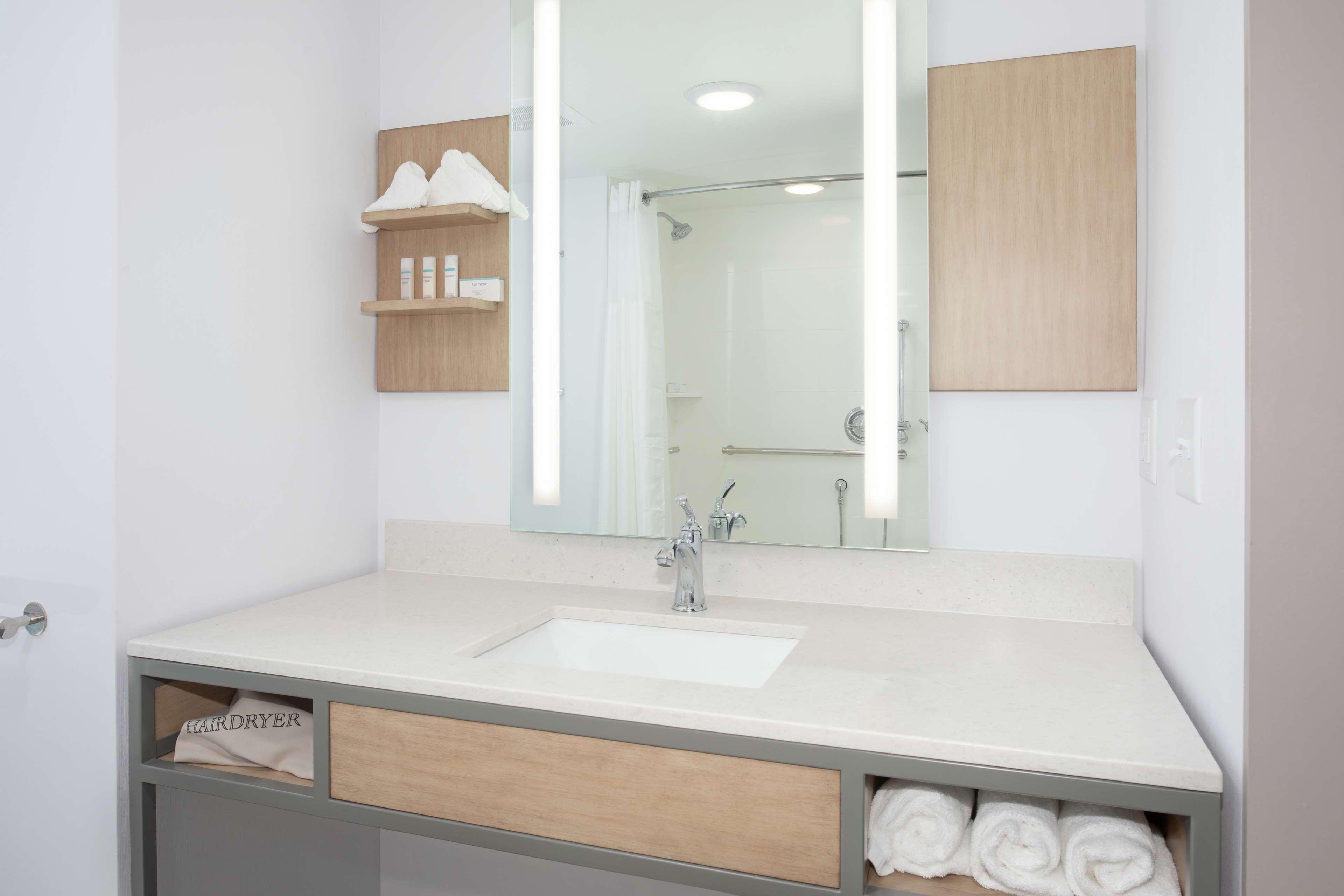 hilton garden inn omaha aksarben village