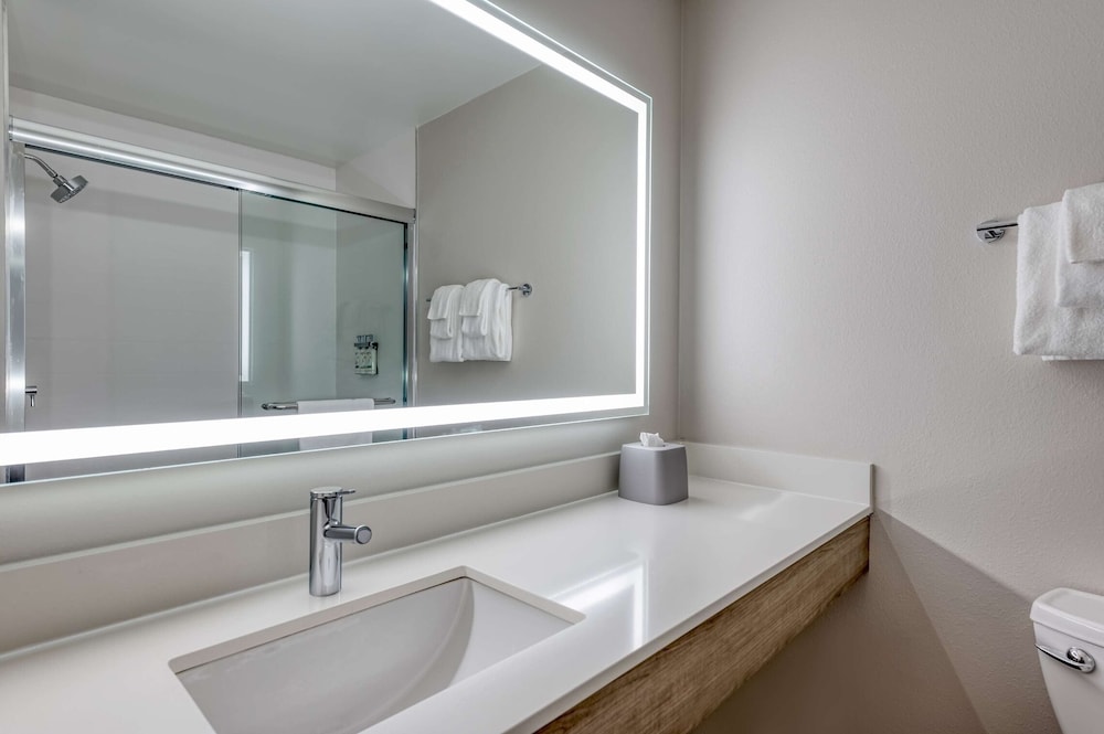 hol inn exp and suites bensenville ohare