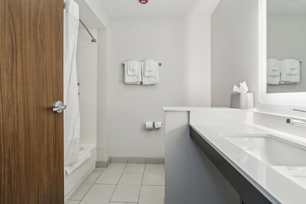 hol inn exp and suites bensenville ohare