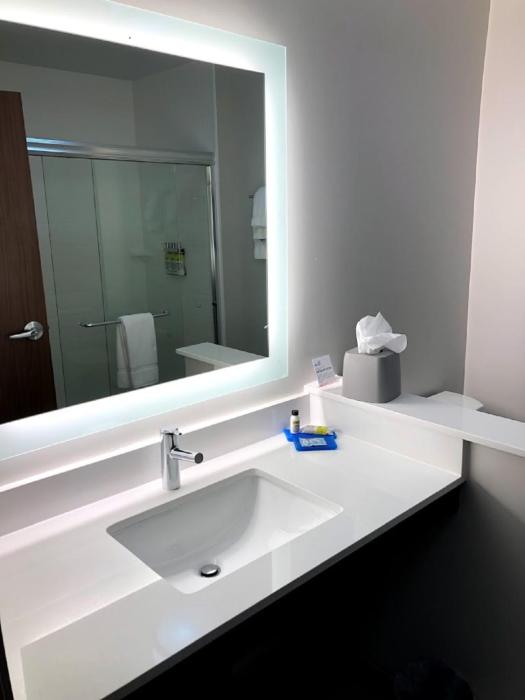 hol inn exp and suites bensenville ohare
