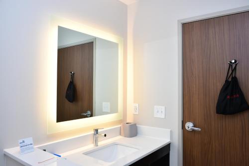 hol inn exp and suites bensenville ohare