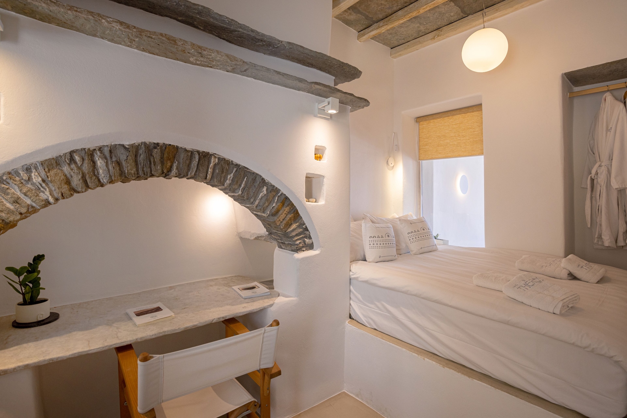 living theros luxury suites