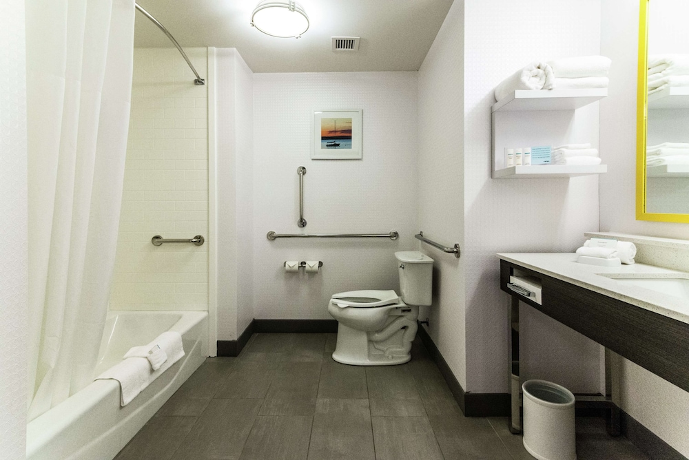 hampton inn and suites allen park