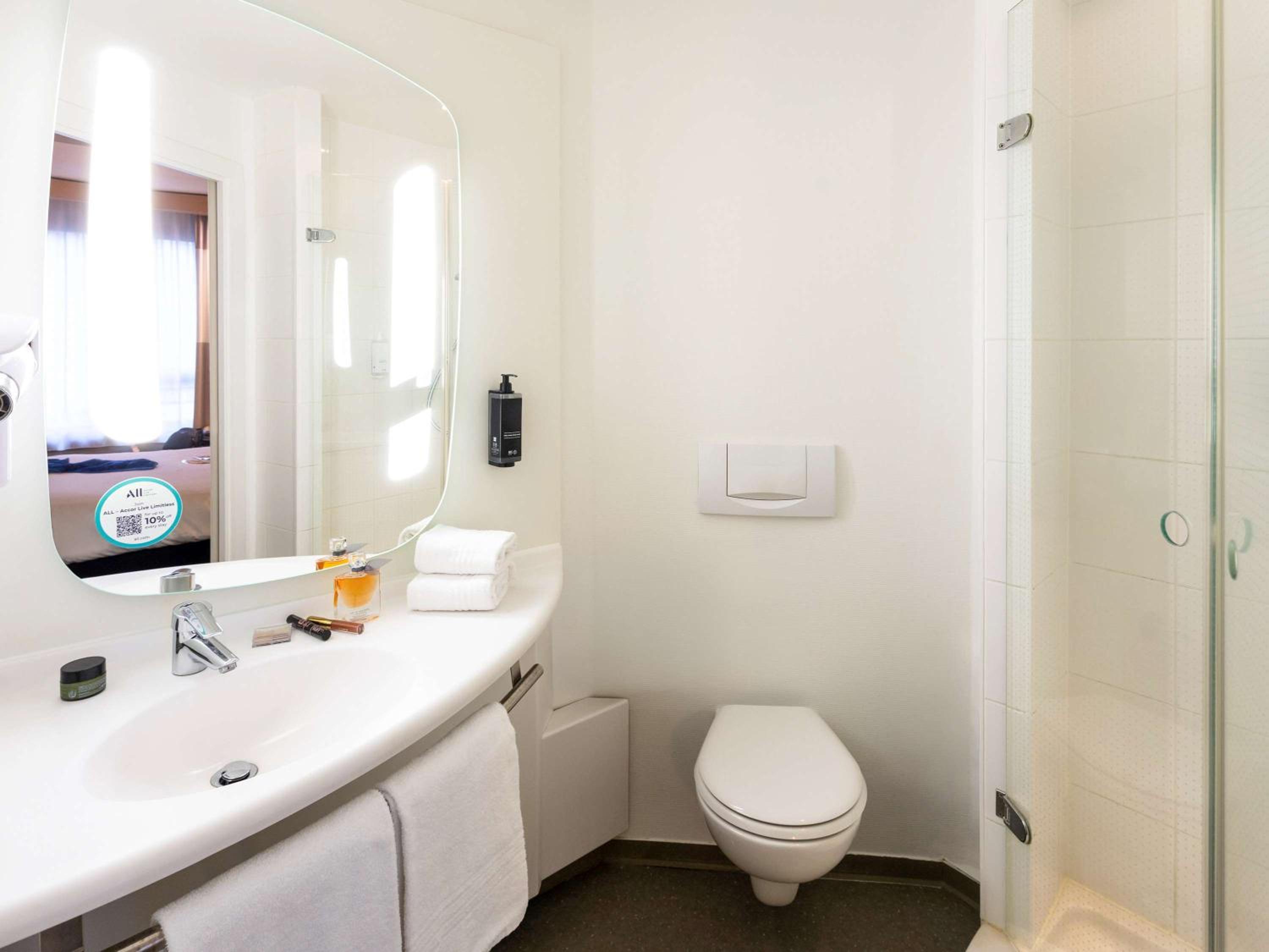 hampton inn and suites allen park