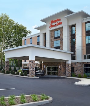 hampton inn and suites philadelphia media